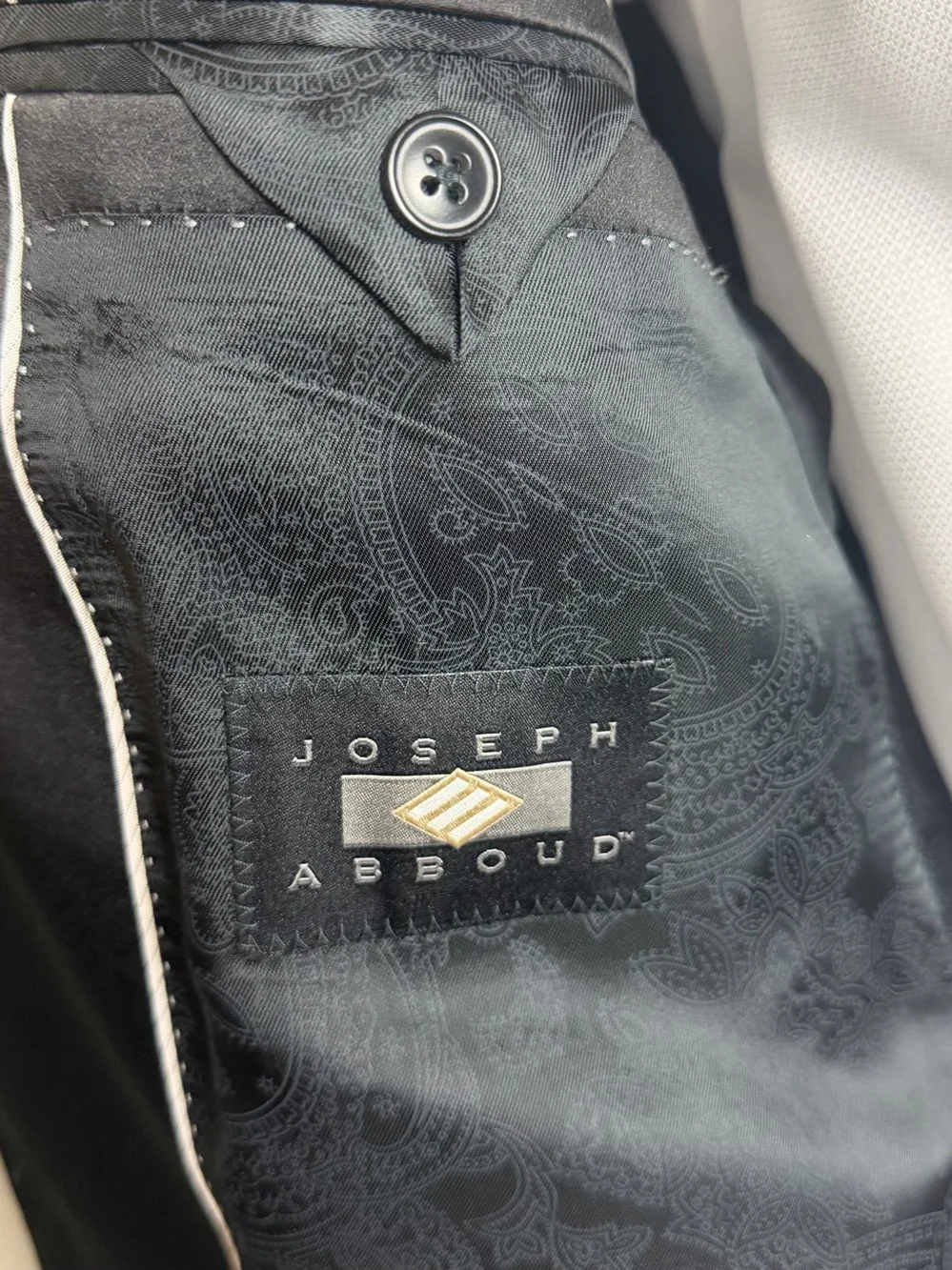 JOSEPH ABBOUD Velvet Peak Lapel Dinner Jacket